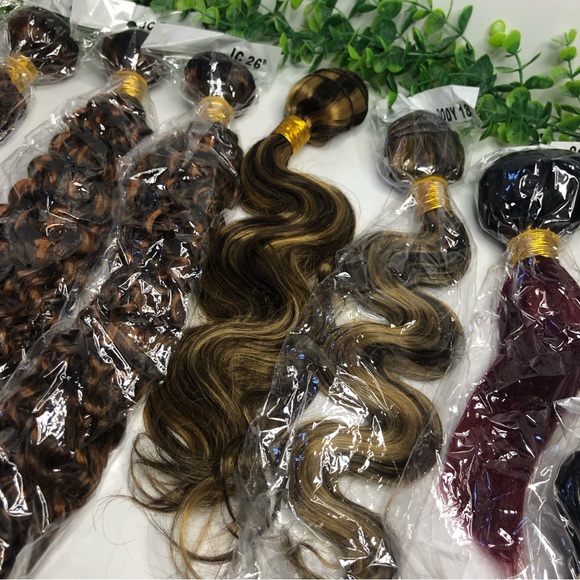 9 Bundles Of Synthetic Hair • Wavy, Curly, Straight, Highlight & Ombre - Picture 8 of 9